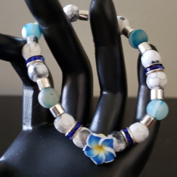 NWT 6.5" Blue & white flower bracelet handmade - Picture 5 of 7